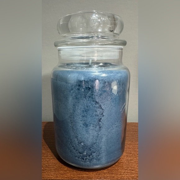 ✨New✨ Yankee Candle: Warm Luxe Cashmere- 22 oz Large Jar Candle - Picture 3 of 6